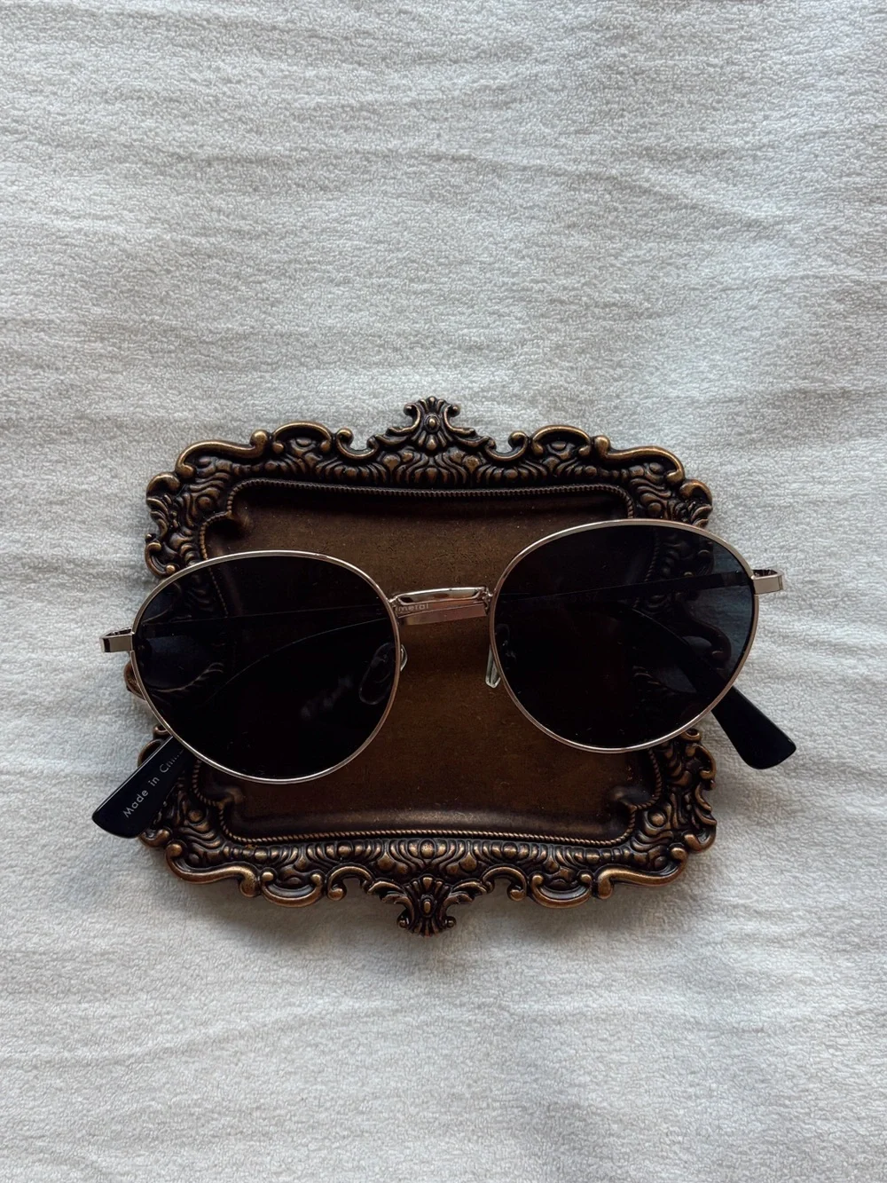 Amazon Essentials Black Lens Silver Metal Round Sunglasses